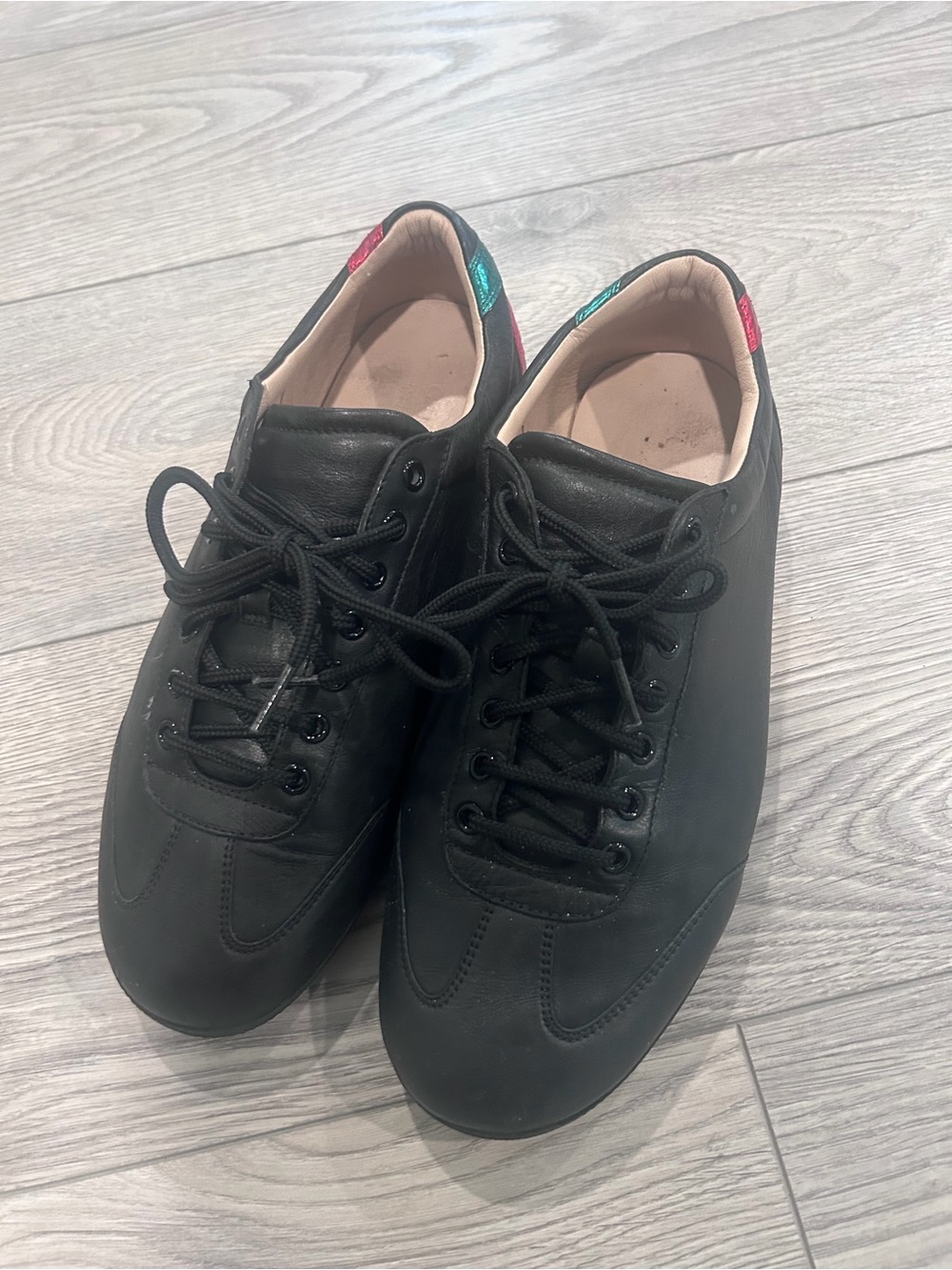 Gucci Black Leather Mens Low-Top Sneakers with Red & Green Heel Tabs